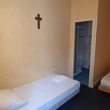 Chez Marie Et Didier 1 Minute A Pied Du Sanctuaire De 3* ルルド